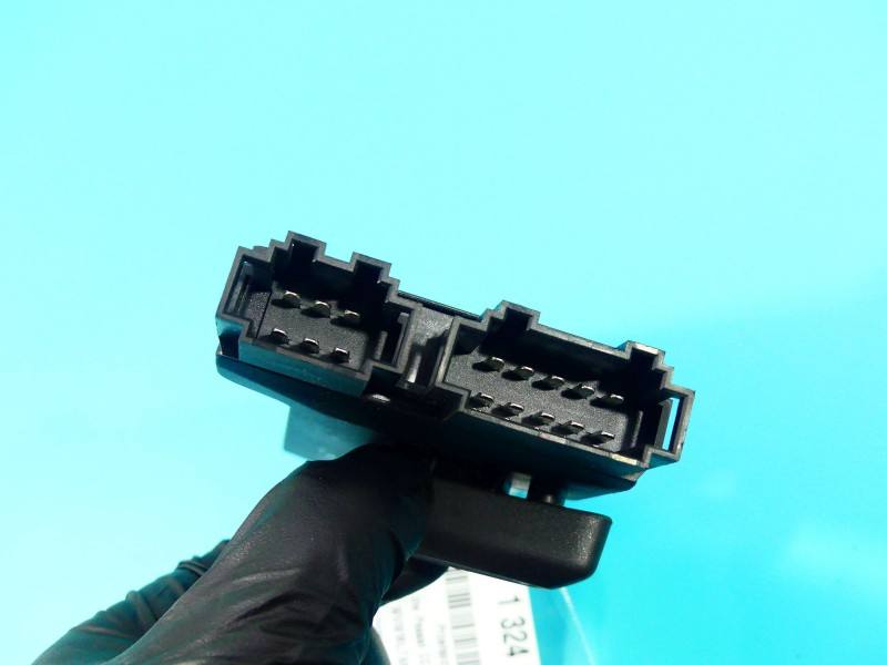 Перемикач кнопка Volkswagen Passat CC 8K0959748 — фото деталі 5