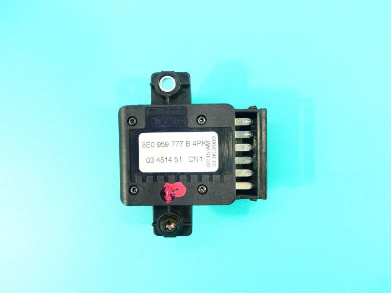 Переключатель кнопка Volkswagen Passat CC 8E0959777B — фото детали 4