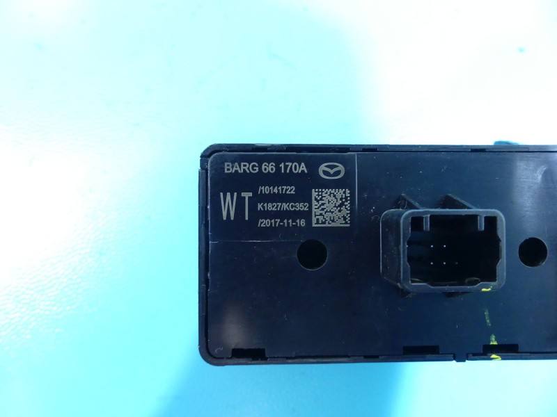 Перемикач кнопка Mazda 3 BARG66170A — фото деталі 5