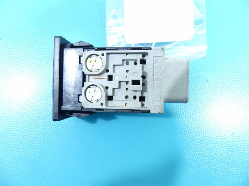 Переключатель кнопка Toyota Avensis T25 153261 — фото детали 3