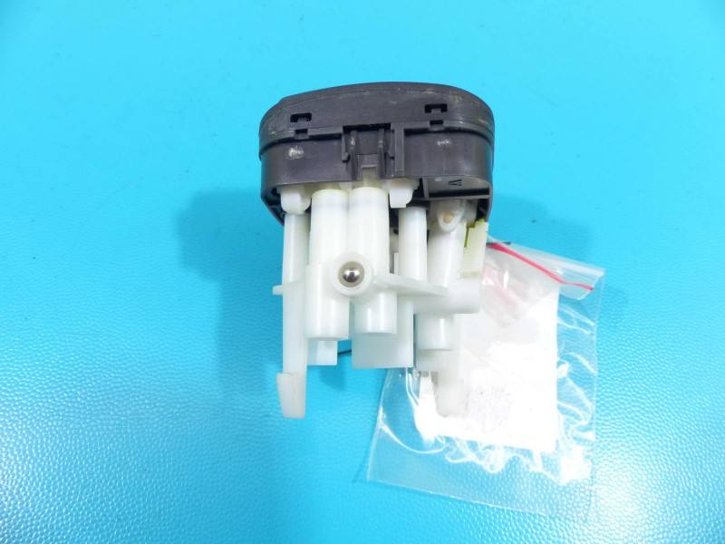 Перемикач кнопка Mercedes GL X164 2118000878 — фото деталі 3