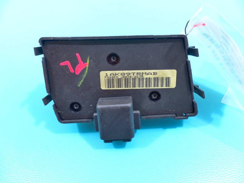 Переключатель кнопка Chrysler Pacifica 1AK89TRMAB — фото детали 3