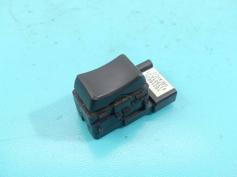 Перемикач кнопка Cadillac SRX 413901A01