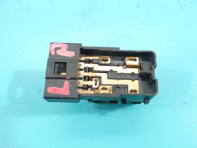 Перемикач кнопка Cadillac SRX 413901A01 — фото деталі 5