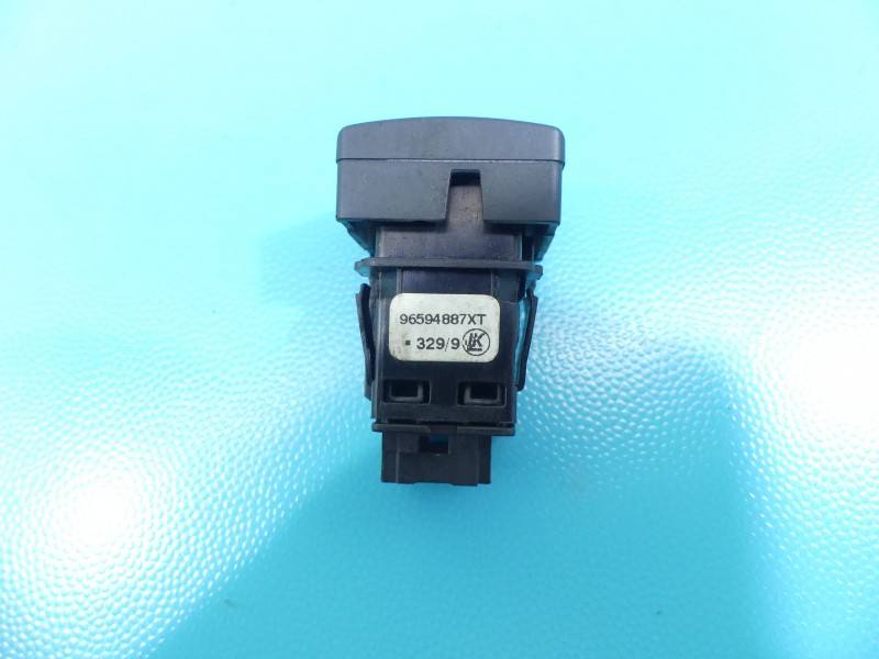 Перемикач кнопка Ford Fiesta 96594887XT — фото деталі 4