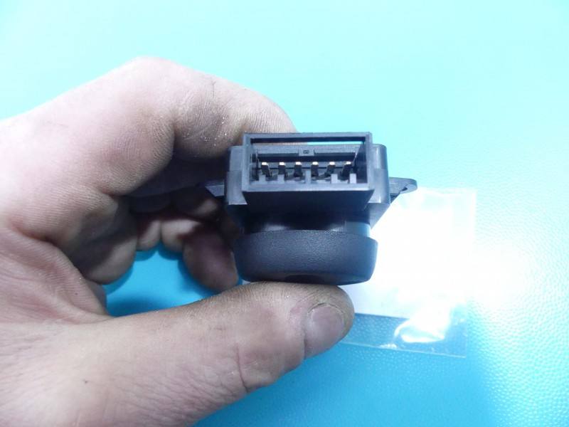Перемикач кнопка Tesla Model S AG130872-A — фото деталі 3