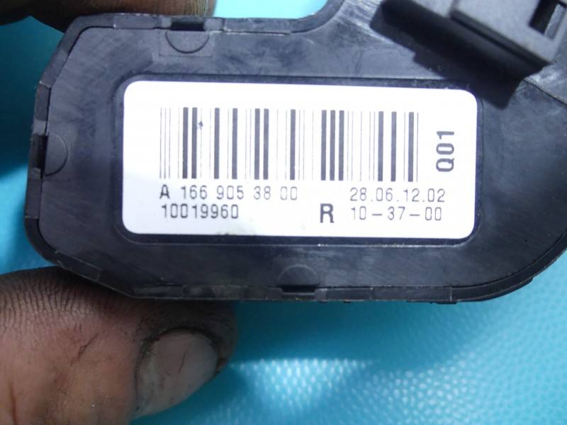 Переключатель кнопка Mercedes ML W166 A1669053800 — фото детали 4