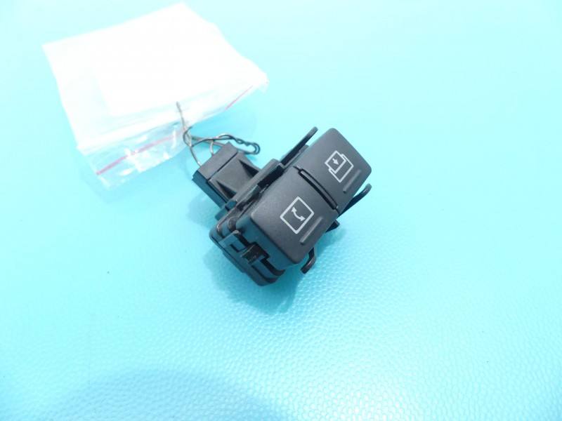 Перемикач кнопка Mercedes C W204 A2048702851