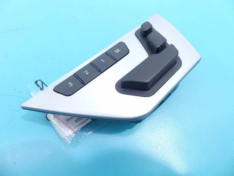 Перемикач кнопка Mercedes C W204 A2048702958