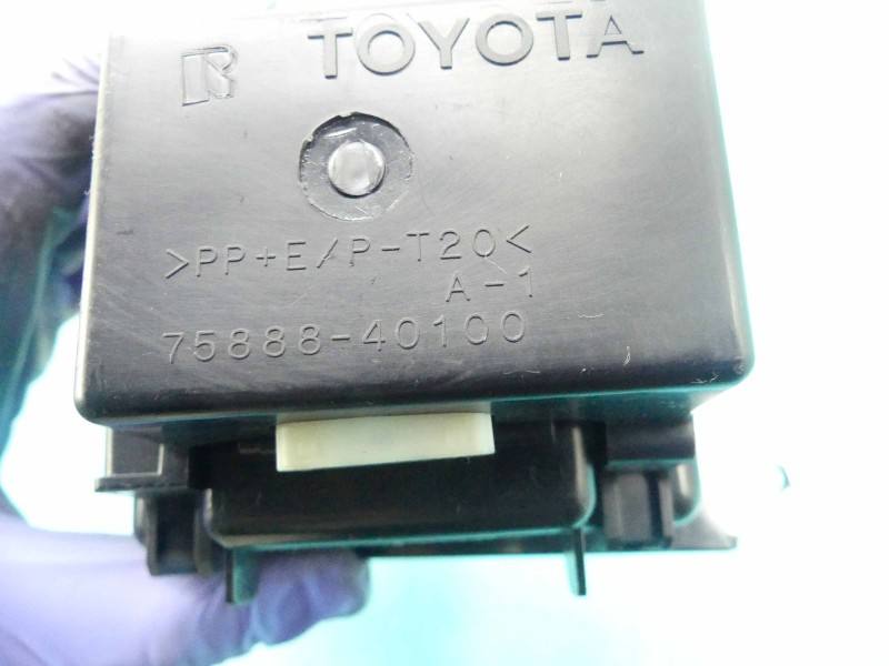 Перемикач кнопка Lexus GS 75888-40100 — фото деталі 9