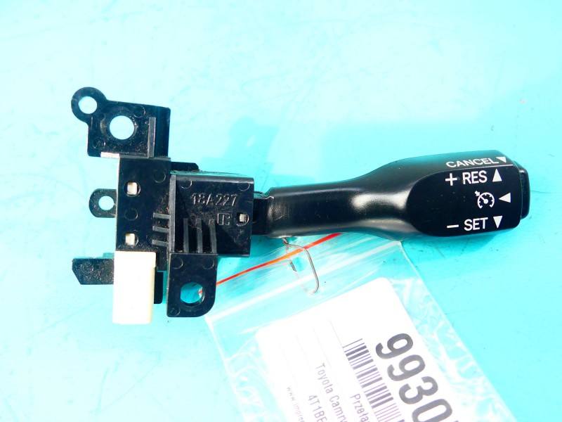 Перемикач кнопка Toyota Camry 18A227