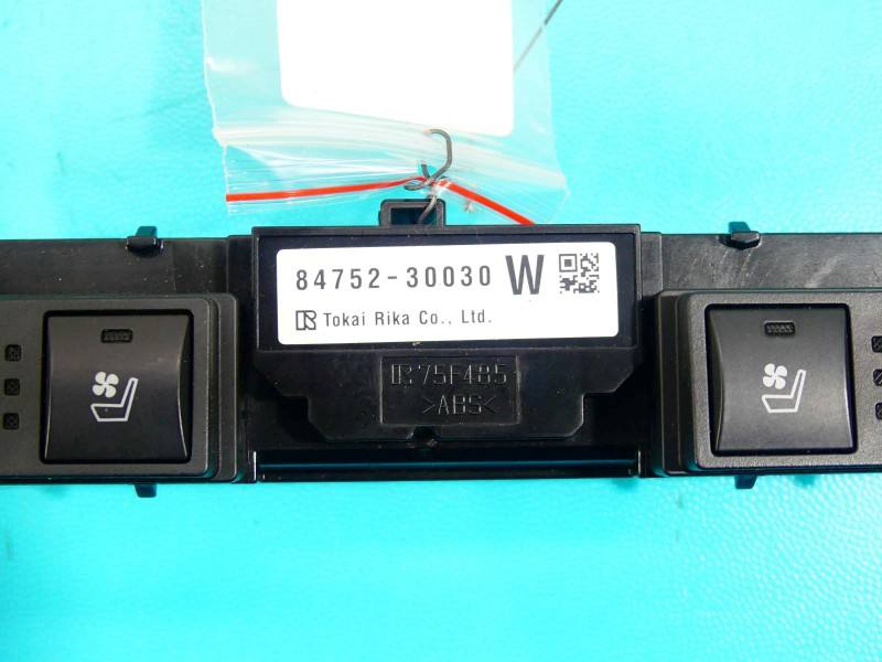 Перемикач кнопка Lexus GS 84752-30030 — фото деталі 6