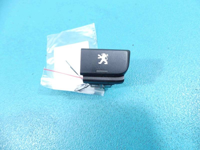 Переключатель кнопка Peugeot 5008 96653731ZD