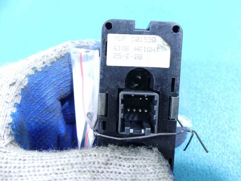 Перемикач кнопка Land Rover Range Rover YUF101930 — фото деталі 5