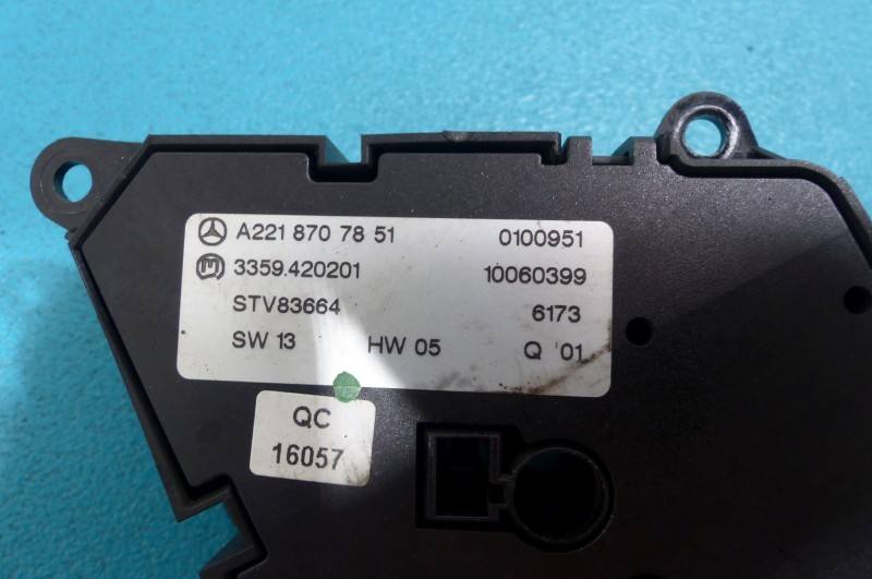Перемикач кнопка Mercedes S W221 A2218707851 — фото деталі 3
