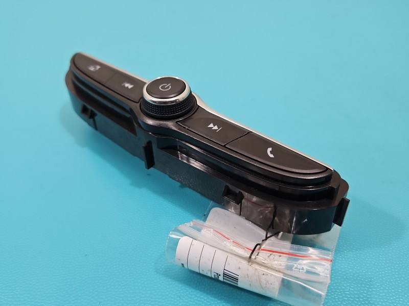 Перемикач радіо навігації Opel Astra K 42565562