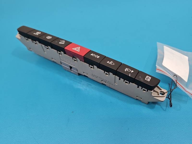 Перемикач кнопка Iveco Daily 5802839759