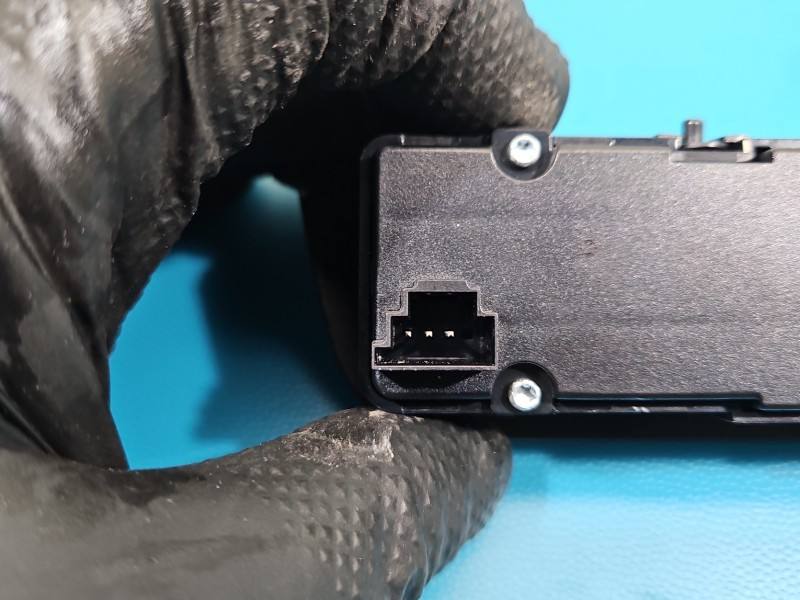 Перемикач кнопка Mercedes A W176 A2469052802 — фото деталі 4