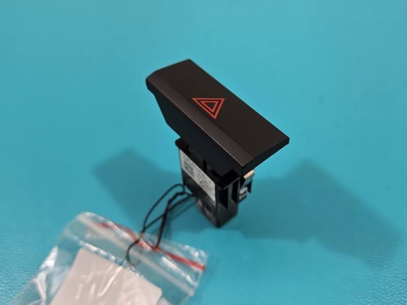 Переключатель кнопка Seat Leon 30S10117355302S