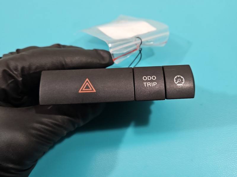 Переключатель кнопка Toyota Prius 758706 — фото детали 2