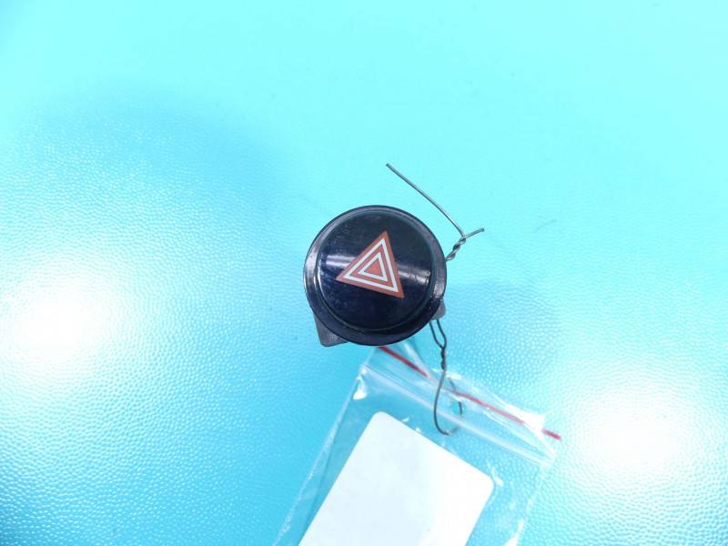 Перемикач кнопка Toyota Auris 84332-02300 — фото деталі 2