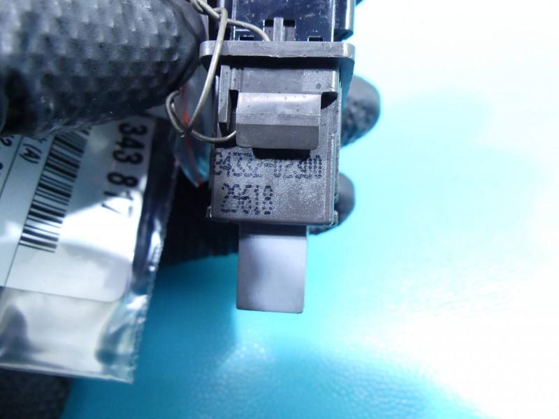 Перемикач кнопка Toyota Auris 84332-02300 — фото деталі 6