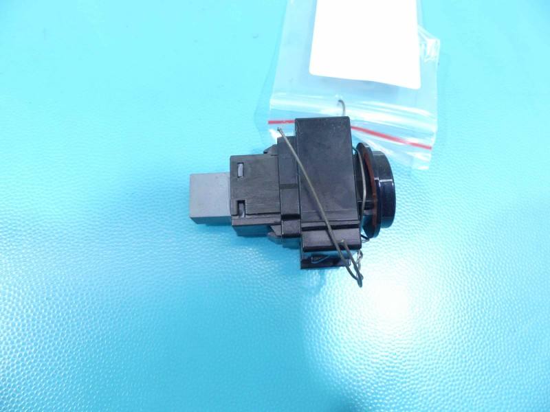 Перемикач кнопка Toyota Auris 84332-02300 — фото деталі 3