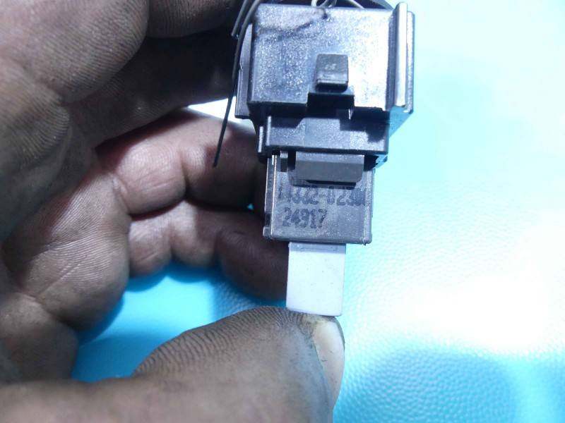 Перемикач кнопка Toyota Auris 84332-02300 — фото деталі 6