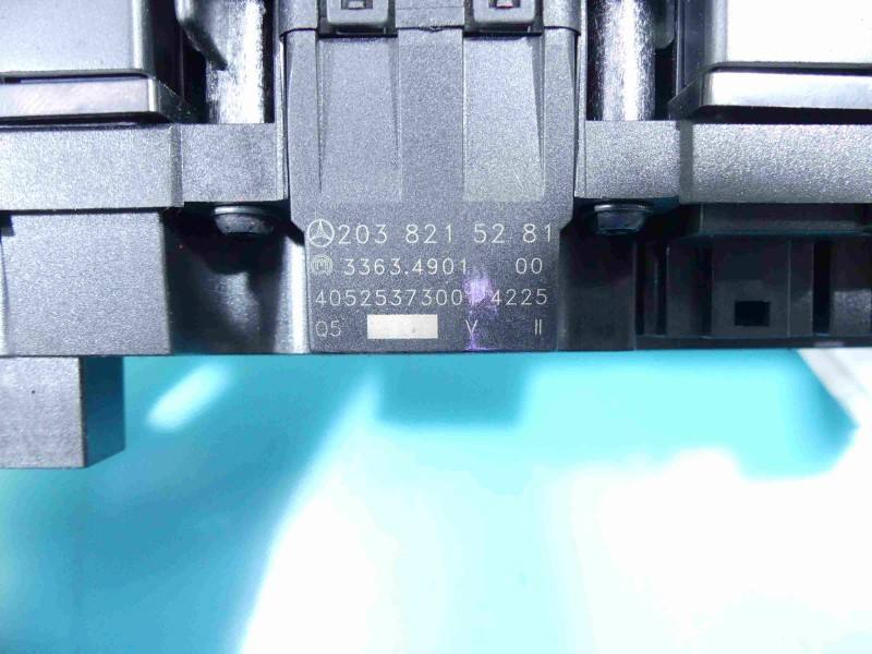 Перемикач кнопка Mercedes C W203 2038215281 — фото деталі 4