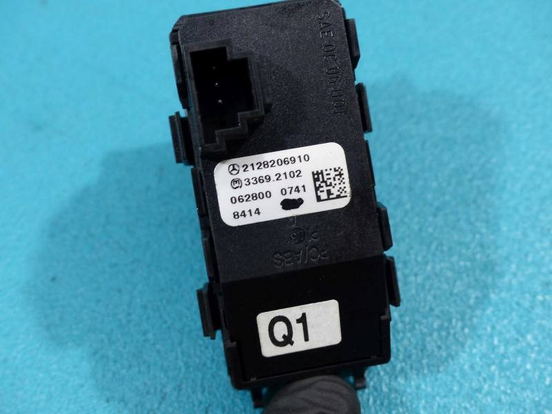 Перемикач кнопка Mercedes E C207 A2128206910 — фото деталі 7