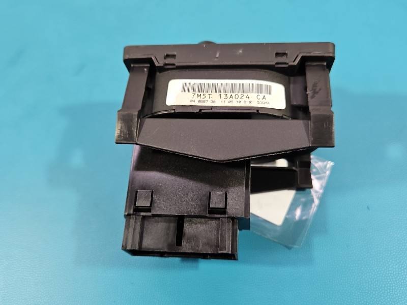 Перемикач кнопка Ford Kuga 7M5T-13A024-CA — фото деталі 6