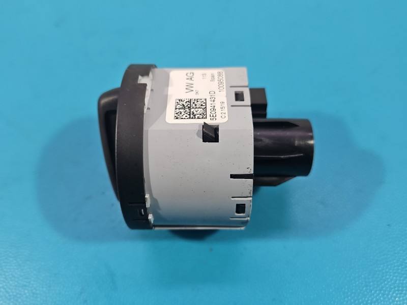 Перемикач кнопка Skoda Fabia 3 5E0941431D — фото деталі 3