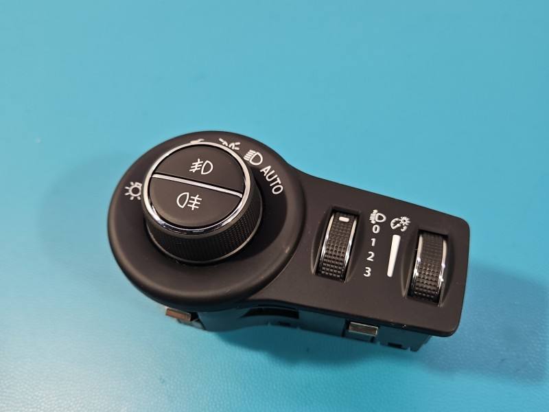 Перемикач кнопка Jeep Renegade 07356965670