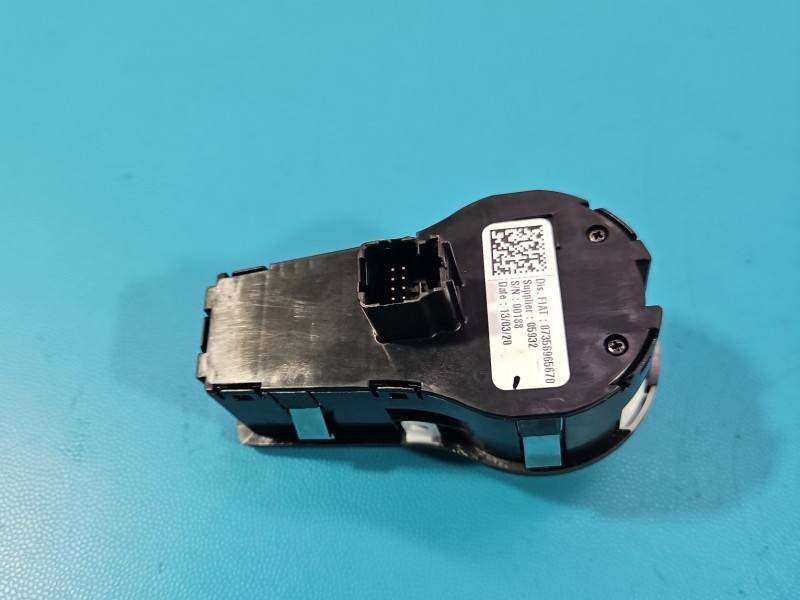 Перемикач кнопка Jeep Renegade 07356965670 — фото деталі 5