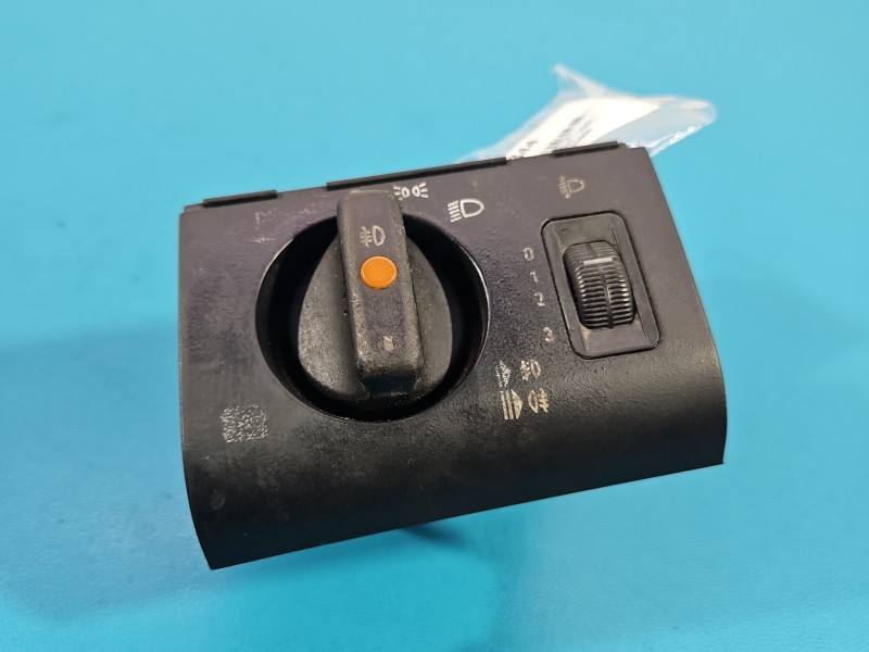 Перемикач кнопка Mercedes C W202 0005456004