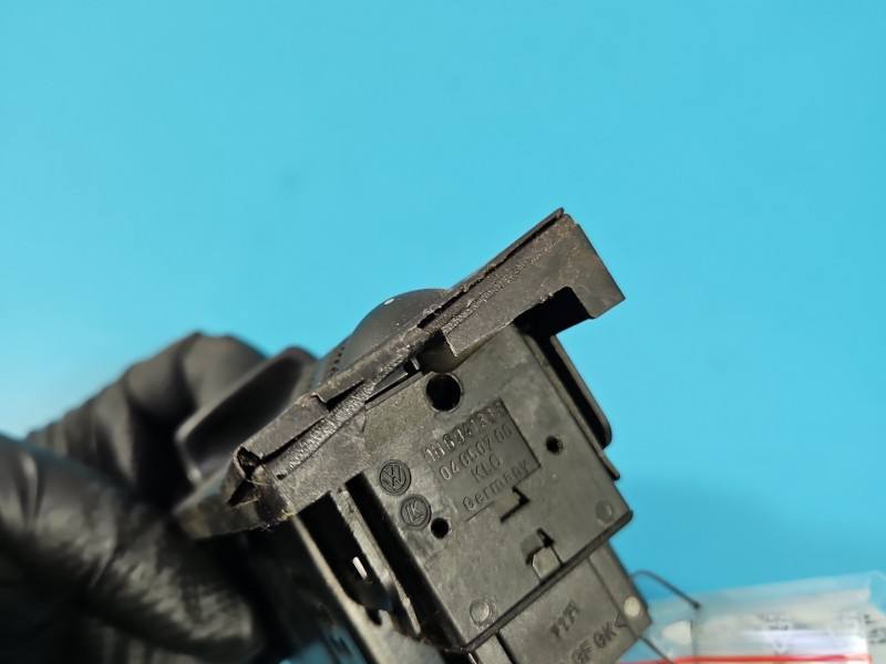 Перемикач кнопка Volkswagen Golf 3 1H6941531N — фото деталі 10