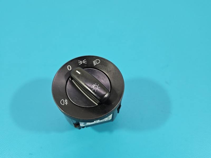 Перемикач кнопка Volkswagen Golf 5 1K0941431AH