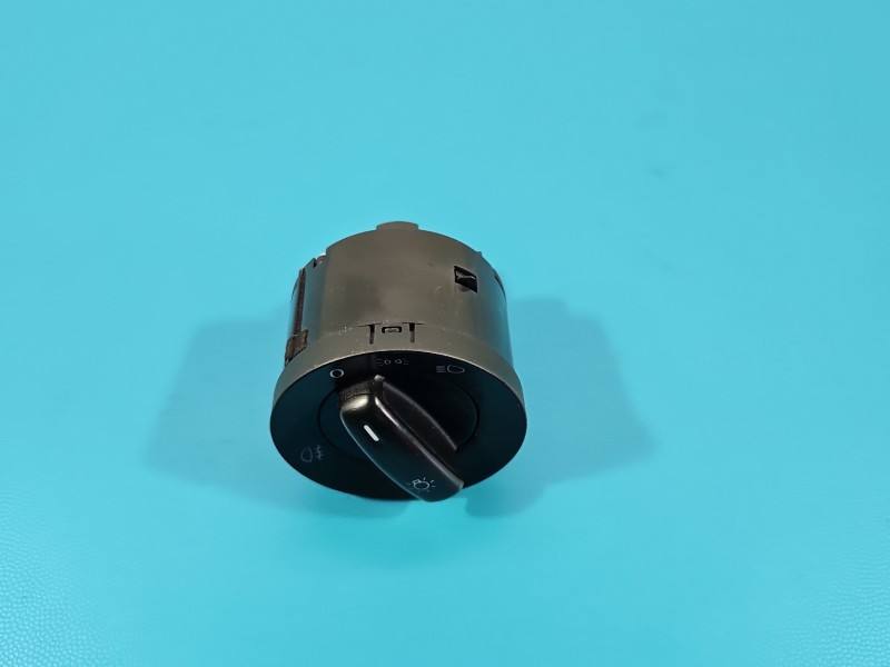 Перемикач кнопка Volkswagen Golf 5 1K0941431AH — фото деталі 2