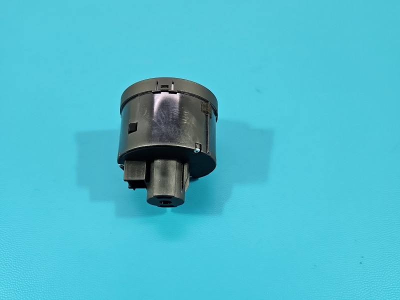 Перемикач кнопка Volkswagen Golf 5 1K0941431AH — фото деталі 3