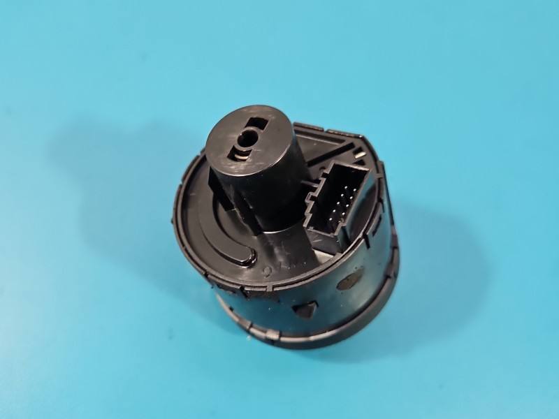 Перемикач кнопка Volkswagen Touran 5G0941431BD — фото деталі 4