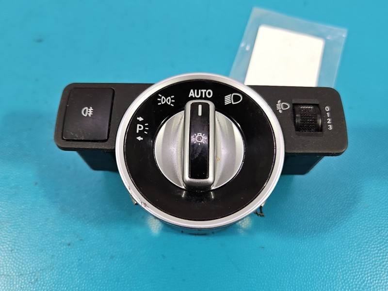 Переключатель кнопка Mercedes C W204 A2049053103
