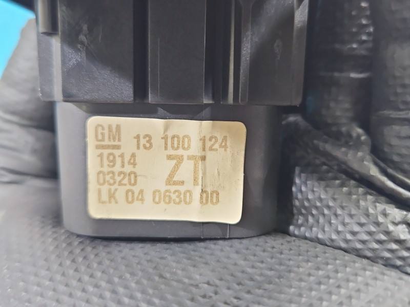 Перемикач кнопка Opel Astra H 13100124 — фото деталі 6