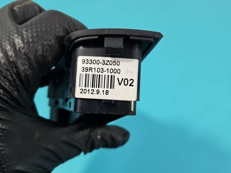 Перемикач кнопка Hyundai I40 93300-3Z050 — фото деталі 6