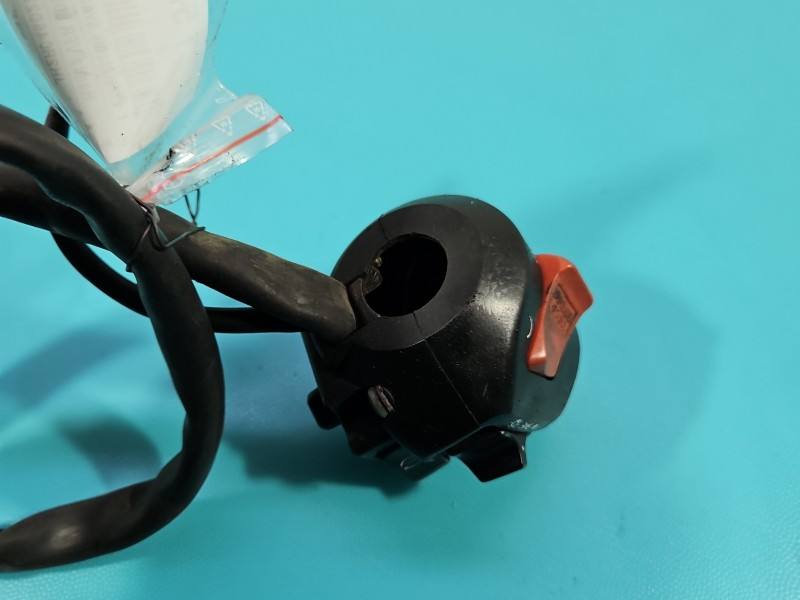 Переключатель кнопка Honda VFR 800 1573193 — фото детали 4