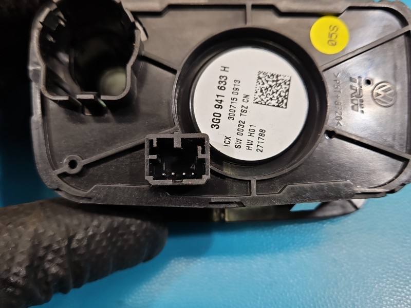Перемикач кнопка Volkswagen Passat B8 3G0941633H — фото деталі 4