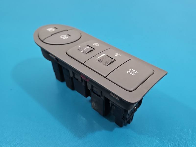 Переключатель кнопка Hyundai H1 93340-4H000