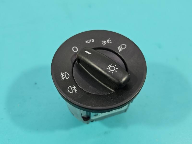 Переключатель кнопка Skoda Octavia 2 1Z0941431J