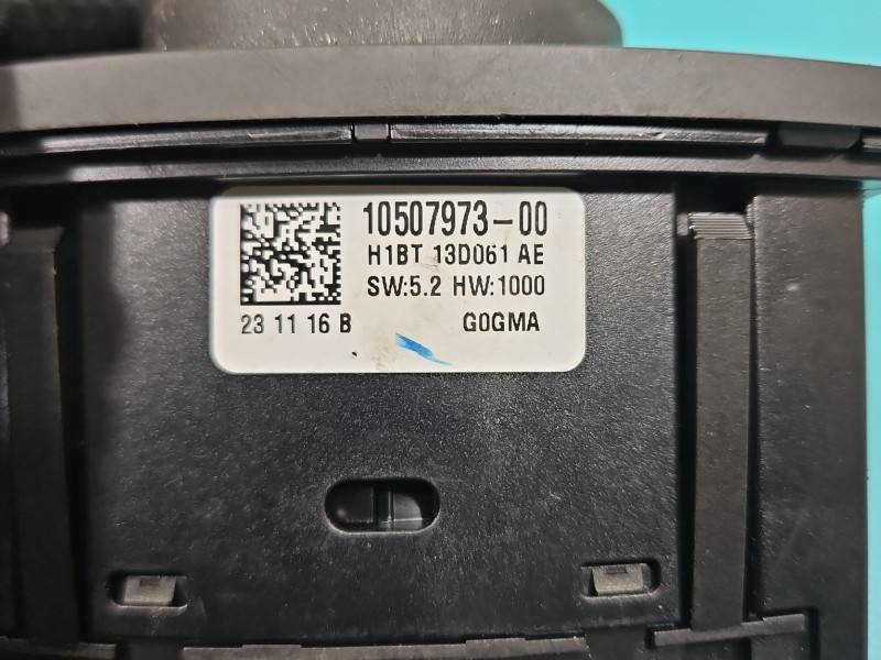 Перемикач кнопка Ford Puma 10507973 — фото деталі 4