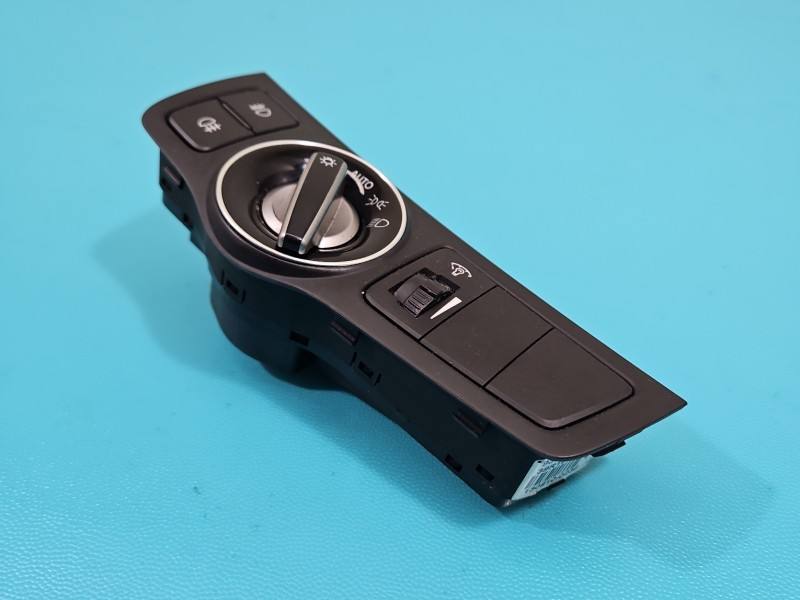 Перемикач кнопка Hyundai I40 93300-3Z050