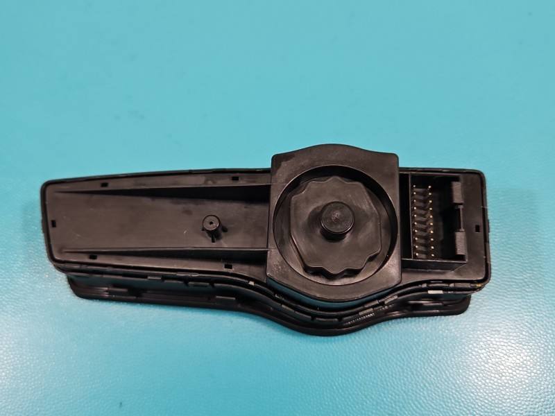 Перемикач кнопка Hyundai I40 93300-3Z050 — фото деталі 3
